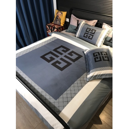 Givenchy bed sheets in 136778