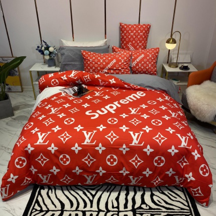 Louis Vuitton Bed Sheets in 136867