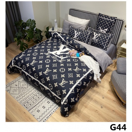 Louis Vuitton Bed Sheets in 136876