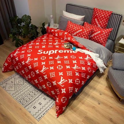 Louis Vuitton Bed Sheets in 136882