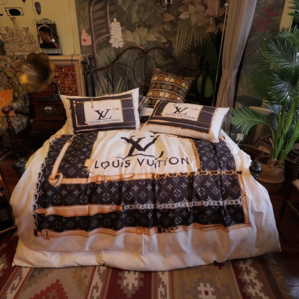 Louis Vuitton Bed Sheets in 136902