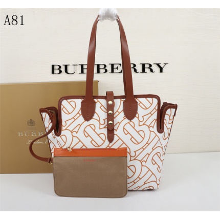 Burberry AAA Quality Handbags in 137025