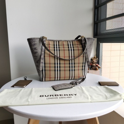 New Arrivals Burberry Top quality Handbags in 137026