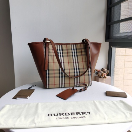 New Arrivals Burberry Top quality Handbags in 137028