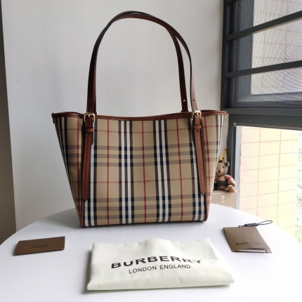New Arrivals Burberry Top quality Handbags in 137029