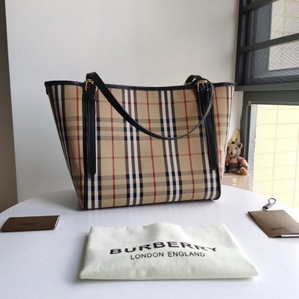New Arrivals Burberry Top quality Handbags in 137030
