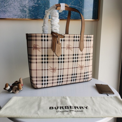 New Arrivals Burberry Top quality Handbags in 137031