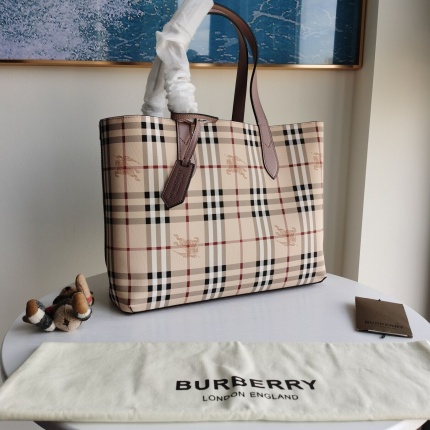 New Arrivals Burberry Top quality Handbags in 137033