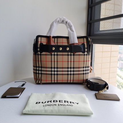 New Arrivals Burberry Top quality Handbags in 137036