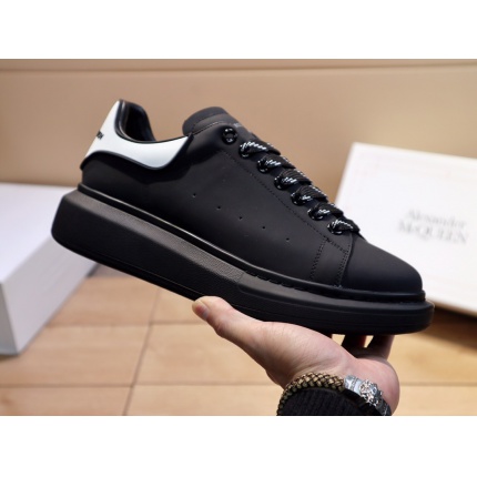 Alexander Mcqueen Sneakers For Women in 137521