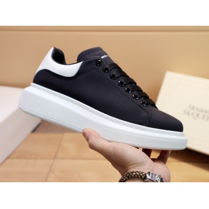 Alexander Mcqueen Sneakers For Women in 137540