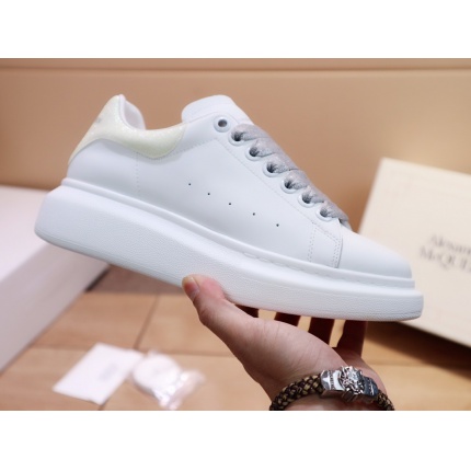 Alexander Mcqueen Sneakers For Women in 137555