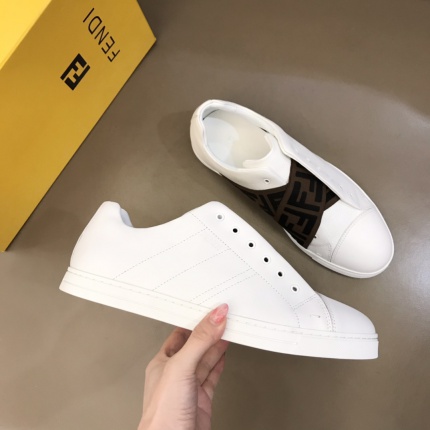 Fendi Sneakers For Men in 137808