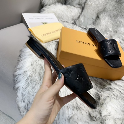 Louis Vuitton Slippers For Women in 137816