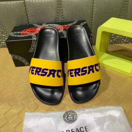 Versace Slippers For Men in 137942