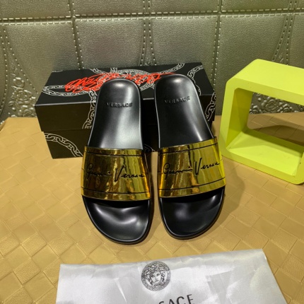 Versace Slippers For Men in 137944