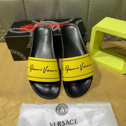 Versace Slippers For Men in 137945