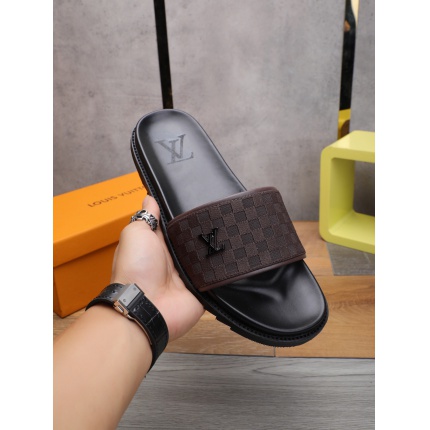 Louis Vuitton Slippers For Men in 137946