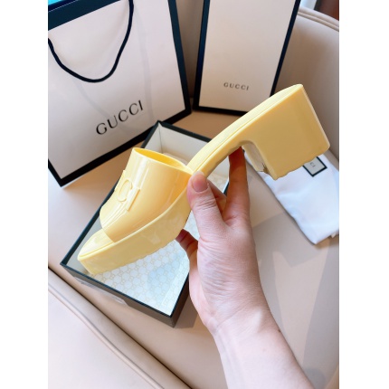 Gucci Slippers For Women in 137997