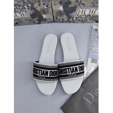 Dior Slippers For Women in 138003