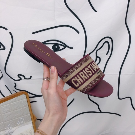 Dior Slippers For Women in 138013