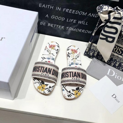 Dior Slippers For Women in 138029