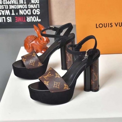 Louis Vuitton Slippers For Women in 138036