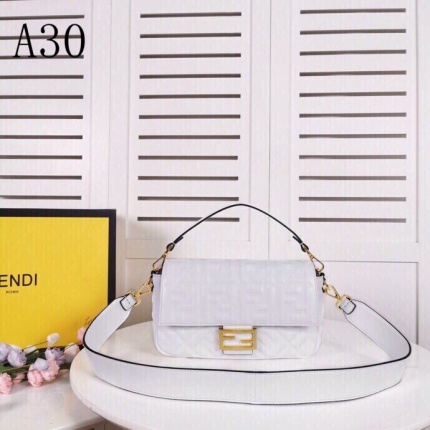 New Arrivals Fendi AAA shoulder Bags for Women  in 138405