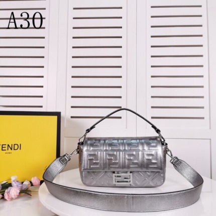 New Arrivals Fendi AAA shoulder Bags for Women  in 138410