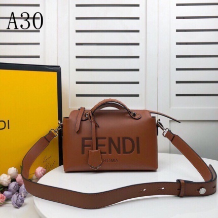 New Arrivals Fendi AAA shoulder Bags for Women  in 138416