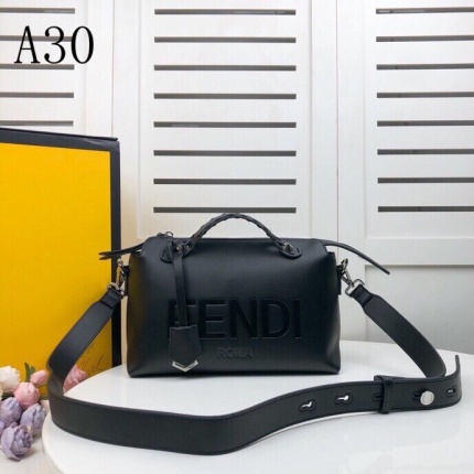 New Arrivals Fendi AAA shoulder Bags for Women  in 138417