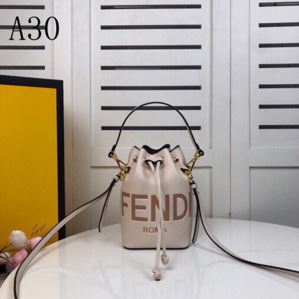 New Arrivals Fendi AAA shoulder Bags for Women  in 138419