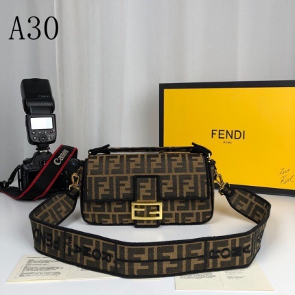 New Arrivals Fendi AAA shoulder Bags for Women  in 138429