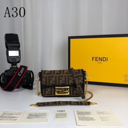 New Arrivals Fendi AAA shoulder Bags for Women  in 138430