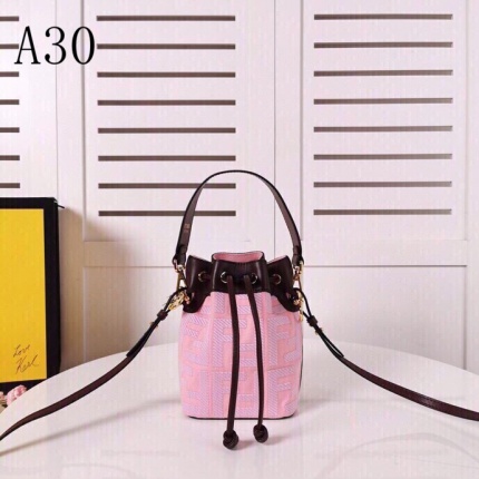 New Arrivals Fendi AAA shoulder Bags for Women  in 138433