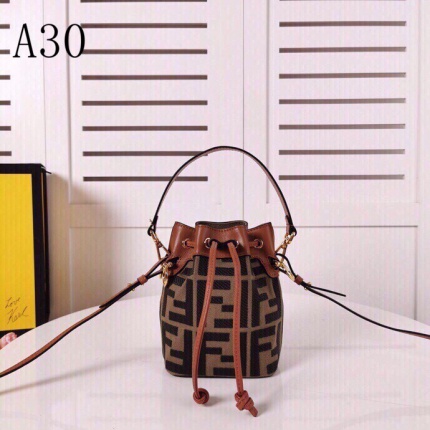 New Arrivals Fendi AAA shoulder Bags for Women  in 138434