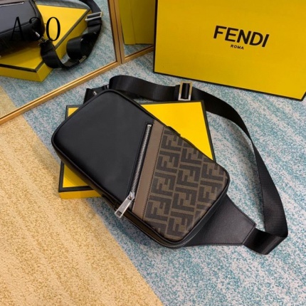 New Arrivals Fendi AAA Crossbody Bags in 138444