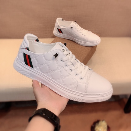 Versace Sneakers For Men in 138751