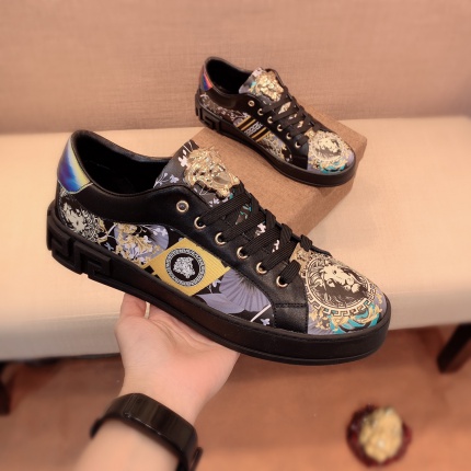 Versace Sneakers For Men in 138755