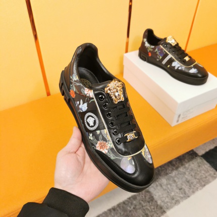 Versace Sneakers For Men in 138758
