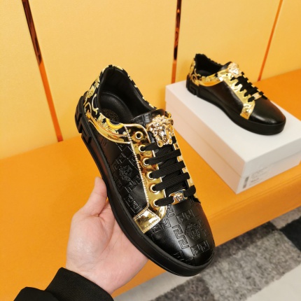 Versace Sneakers For Men in 138760