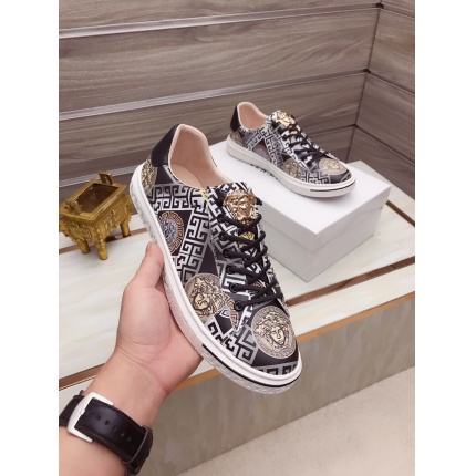 Versace Sneakers For Men in 138767