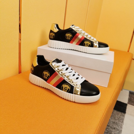 Versace Sneakers For Men in 138823