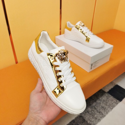 Versace Sneakers For Men in 138824