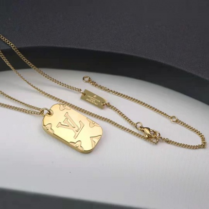 Louis Vuitton Necklace in 139005