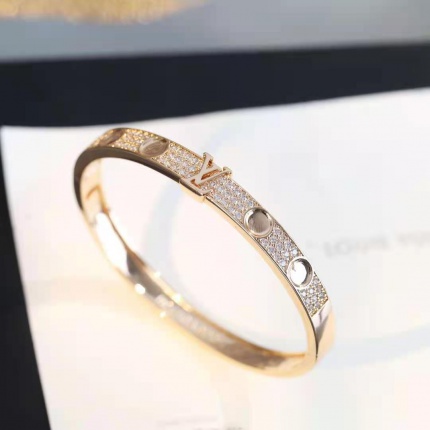 Louis Vuitton Bracelets in 139009