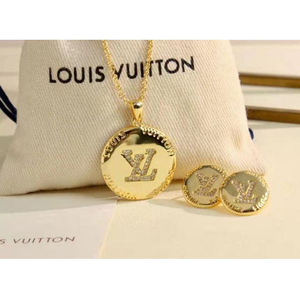 Louis Vuitton Necklace in 139011