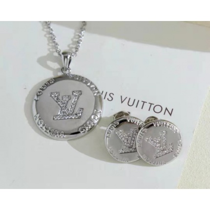 Louis Vuitton Necklace in 139012