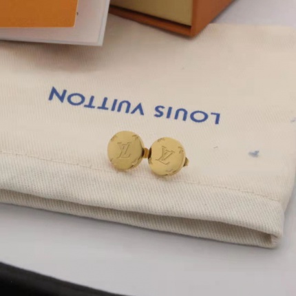 Louis Vuitton Earrings in 139037