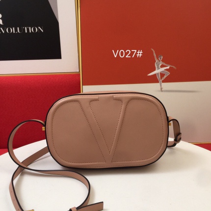 Valentino AAA quality Handbags in 139160